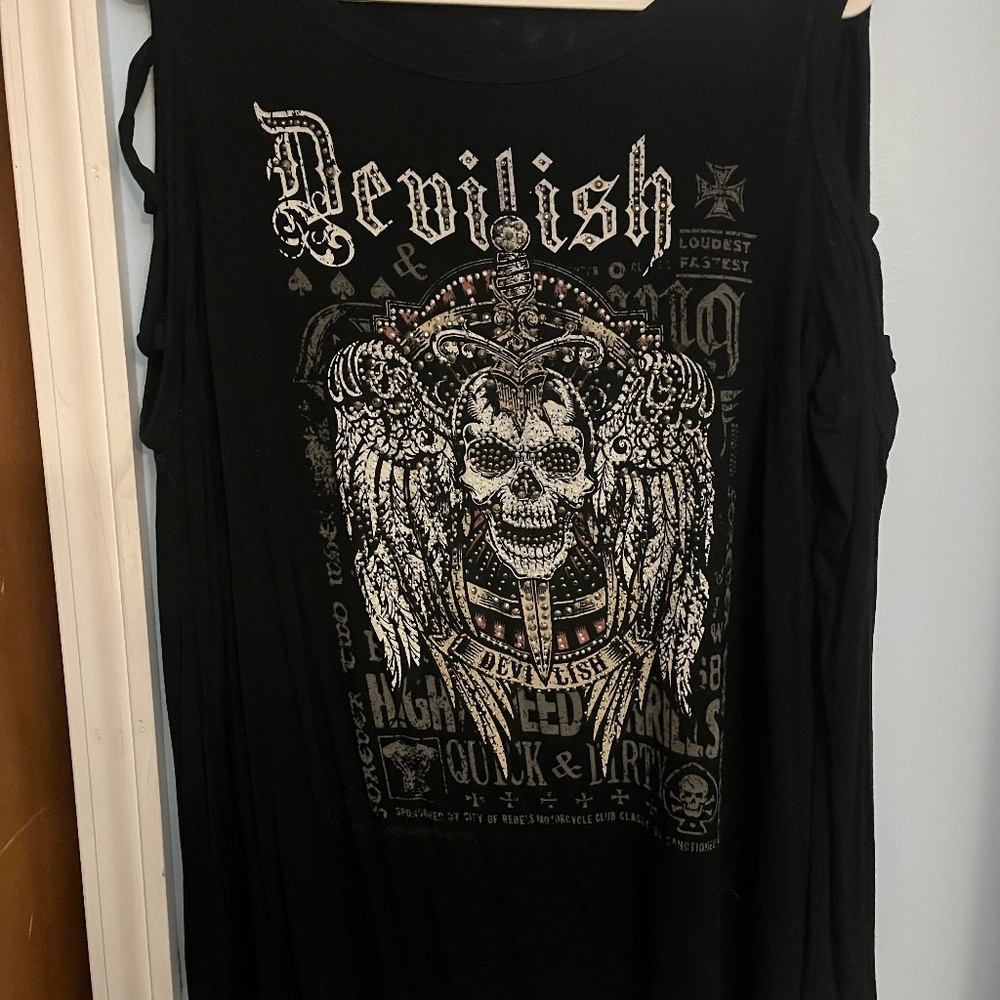 Devilish top